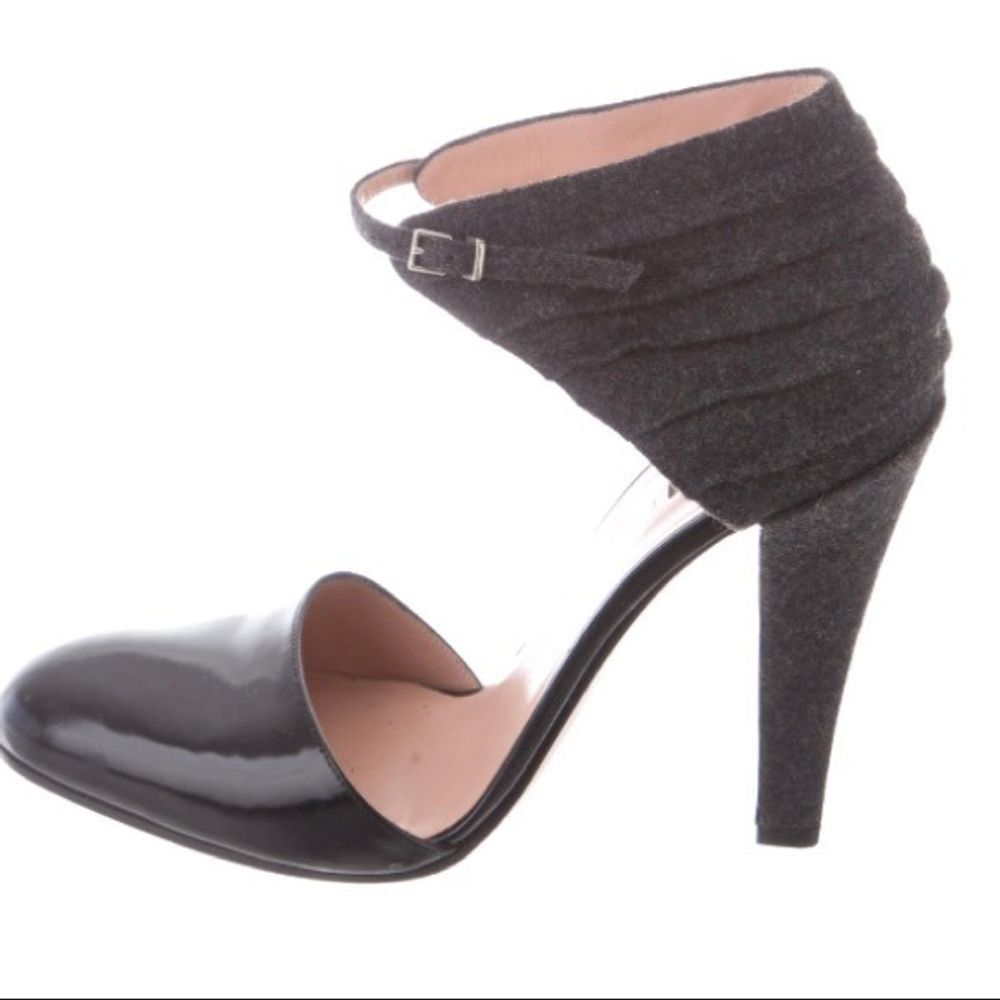 Giorgio Armani Pumps Black Leather with Wool Covers Size 9 - Picture 2 of 8